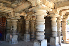 Pillars inside somanatpur